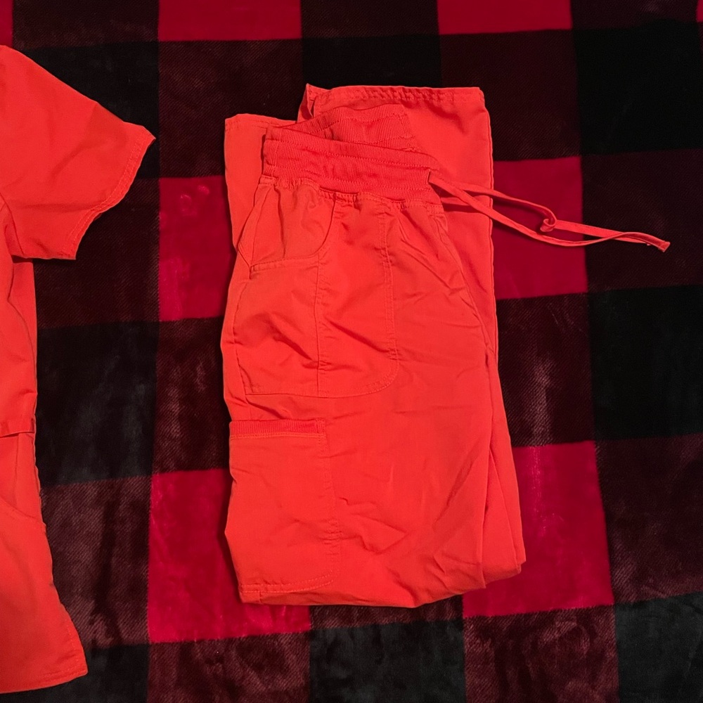 Scrub Set ❤️ - Picture 3 of 3